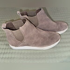 Blondo Stylish Tan Suede waterproof Ankle Boots. Size ladies 6. GUC